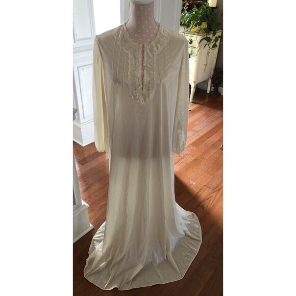 Vintage 1970's Maxi Ivory Silky Nylon Nightgown Long Sleeve Lace Vanity Fair M - Picture 1 of 9